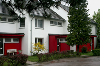 Hausfassade in karminrot
